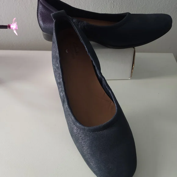 Clarks Women's Navy Shimmer Slip-On Ballet Flats - Picture 2 of 7